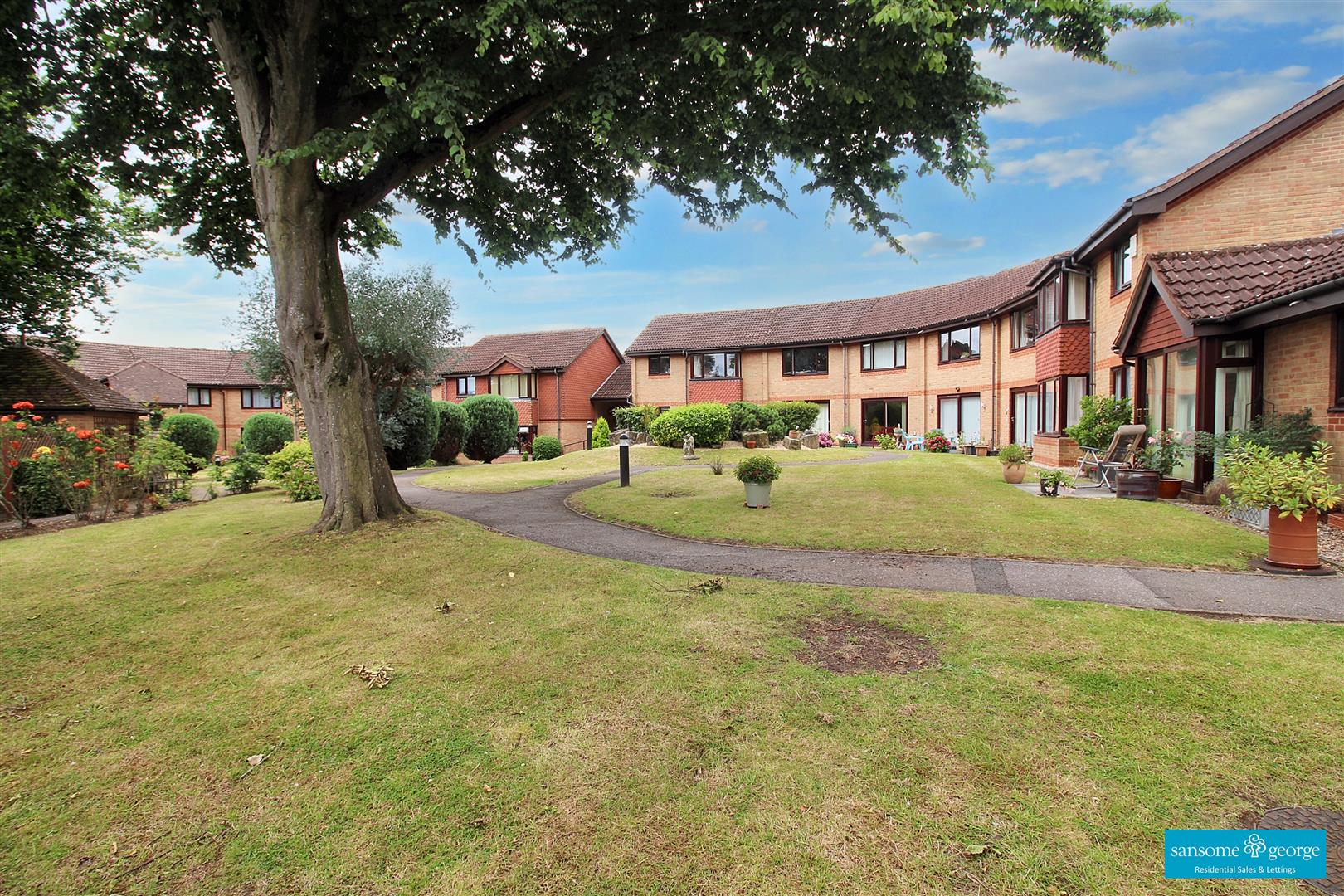 2 bed property in Burrcroft Court, Reading